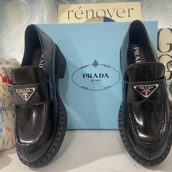 Women triangle Prada loafer - Picture 6 of 7